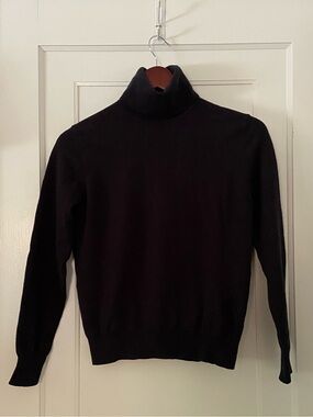 *SHRUNKEN* Tilley Stretch Merino Turtleneck in navy, size medium